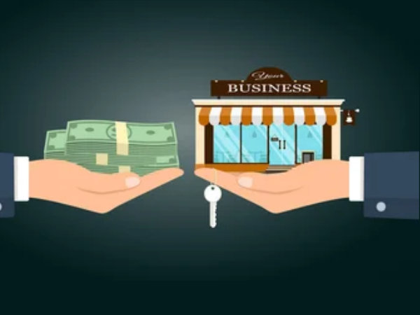 Man holding money to purchases a new business